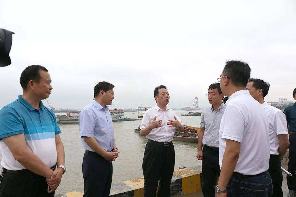 講政治 講擔(dān)當(dāng) 顧大局 可信賴(lài) —— 岳陽(yáng)市委常委、秘書(shū)長(zhǎng)談?wù)t督查桂花園碼頭時(shí)給予集團(tuán)公司高度評(píng)價(jià)