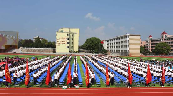 不忘初心 感恩母校 ——第十三屆湖南省人大代表、湖南天欣集團(tuán)董事長(zhǎng) 王五星“金秋助學(xué)”岳陽(yáng)縣第三中學(xué)