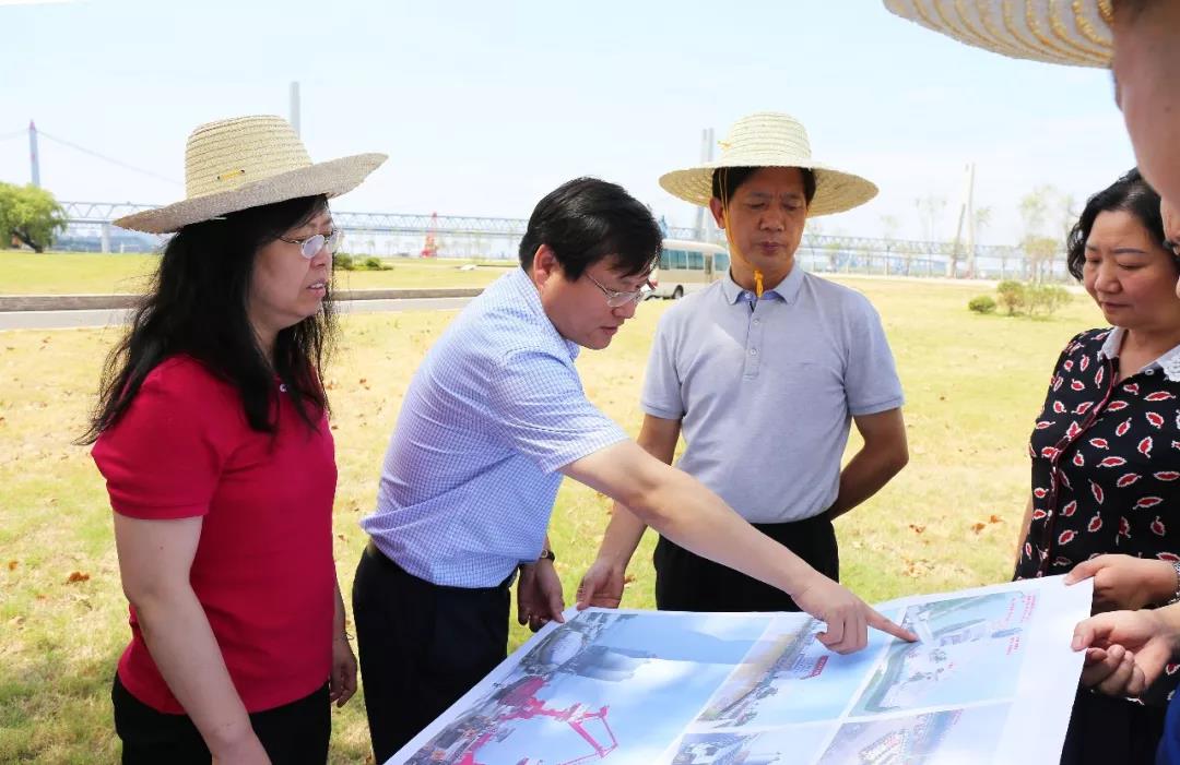民建湖南省委副主委、省科技廳副廳長朱皖調研洞庭湖桂花園碼頭和華龍碼頭
