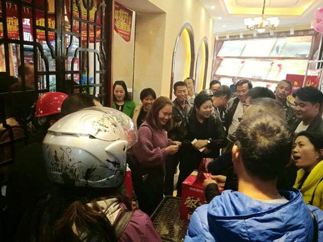 保靖金達(dá)雅營(yíng)銷(xiāo)中心盛大開(kāi)業(yè)